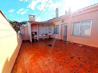 Haus  N/a. Casa individual con terraza