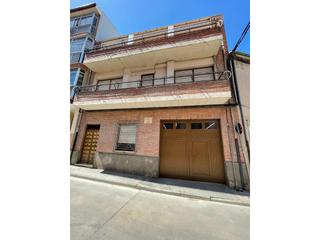 Edifici a Peñafiel. Edificio con dos viviendas garaje y patio en peñafiel