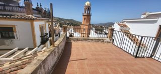 Haus in Plaza de la almijara 11. Casa para inversores en el centro de cómpeta