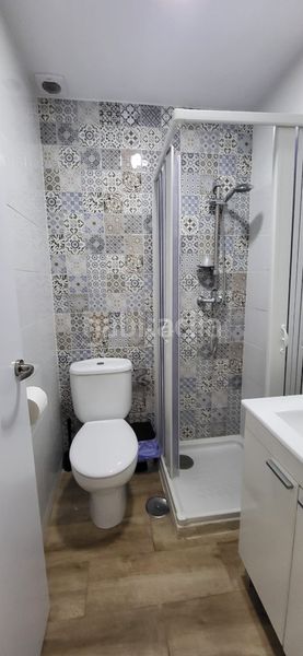 Foto 30ffe714-f476-4a43-b83d-7a24cd9b20e3. Casa adossada amb xemeneia a Benajarafe