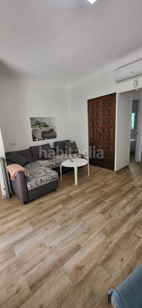 Foto 542f25c4-178d-4105-9000-c930a642884f. Casa adossada amb xemeneia a Benajarafe