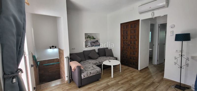 Foto 71d17b96-2170-49c2-a2e8-50dcbefa9415. Casa adossada amb xemeneia a Benajarafe