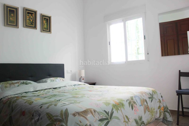 Foto b41e6d25-8ffd-44c4-a603-d5bfe2189efb. Casa adossada amb xemeneia a Benajarafe