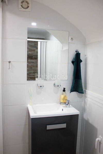Foto fd28a65f-e454-40ec-bba1-c3b37aa49364. Casa adossada amb xemeneia a Benajarafe