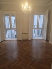 Miete Etagenwohnung  Calle del marqués del duero. Precioso piso exterior  en alquiler, cocina equipada casa sin am