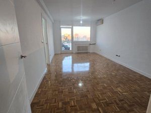 Rent Flat  Calle de mauricio legendre. Piso exterior, sin amueblar disponible para entrar a vivir ya