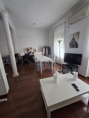 Pis  Calle de fernández de los ríos. Piso exterior, para reformar,