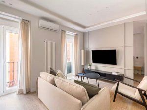 Pis a Calle de jesús del valle 25. Precioso piso exterior,  reformando, completamente amueblado y e