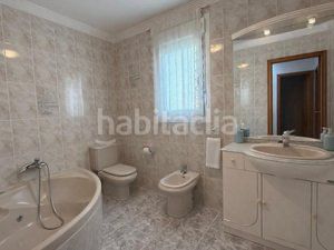 Foto ee247e37-a5dc-4cf8-89d9-6b2566bf388b. Casa adossada amb calefacció aparcament a Casco Urbano Vinaròs