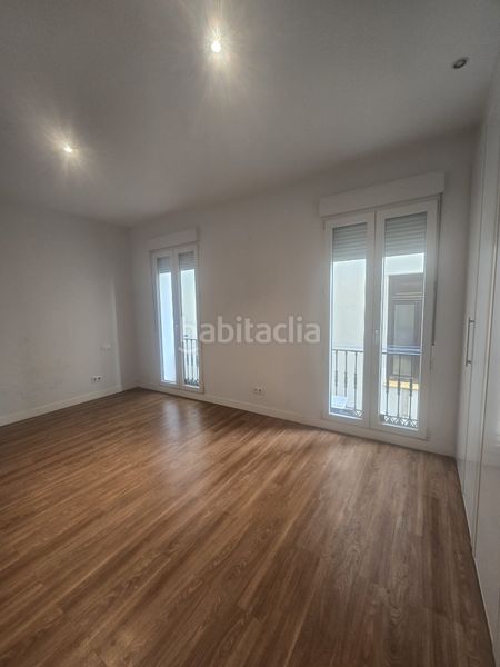 Foto b17d624c-d539-4cdd-845a-9ba21dfb196d. Rent flat with heating in Recoletos Madrid