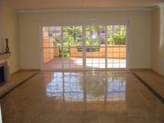 Casa adossada a Nagüeles Alto