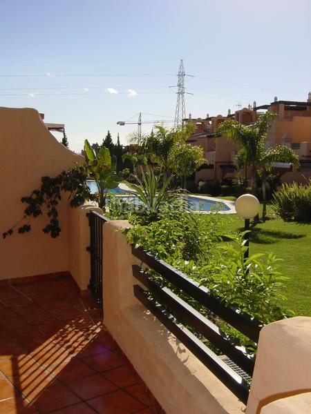 Foto 3e180234-ae77-410a-a1ed-08b451e8cb79. Reihenhaus mit parking pool in Nagüeles Alto Marbella