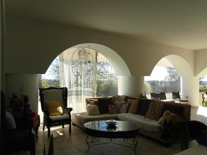 Foto cca7a50d-29b2-40f0-995e-efcb3a39ff95. Chalet mit parking pool in los arqueros - puerto del almendro Benahavís
