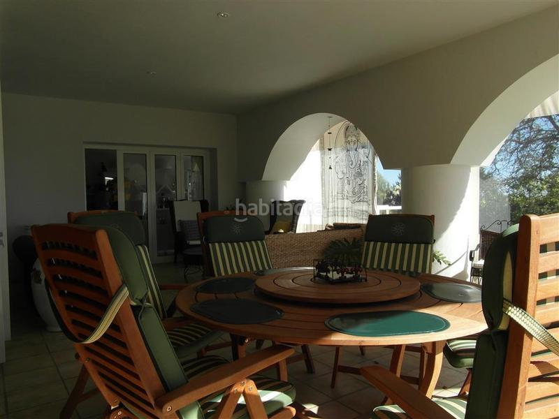 Foto cd5779a8-1dff-4871-b833-4bd41bd5444f. Chalet mit parking pool in los arqueros - puerto del almendro Benahavís