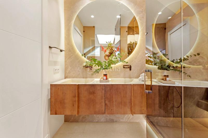 Foto 593bf5e4-5d96-4924-a5a4-f97bbe3bf8ac. Zweistöckige wohnung mit parking pool in Río Real Marbella