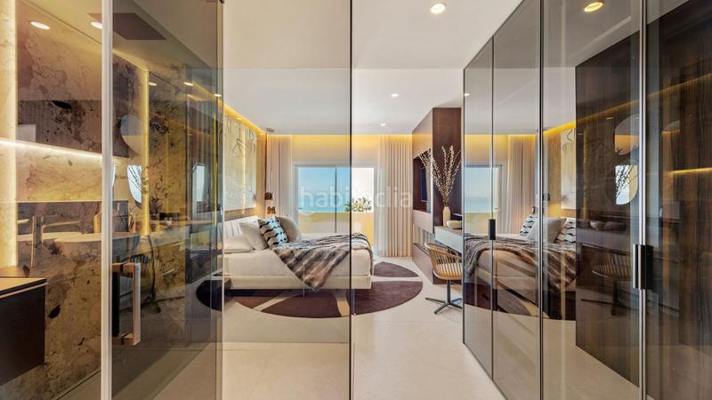 Foto b79d6c32-8be6-43ba-b9f9-15df92f5c76c. Zweistöckige wohnung mit parking pool in Río Real Marbella