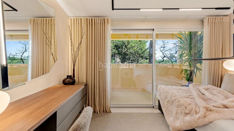 Foto ca2ff2fa-fd5f-48bc-bb23-c1c05ca06bd0. Zweistöckige wohnung mit parking pool in Río Real Marbella