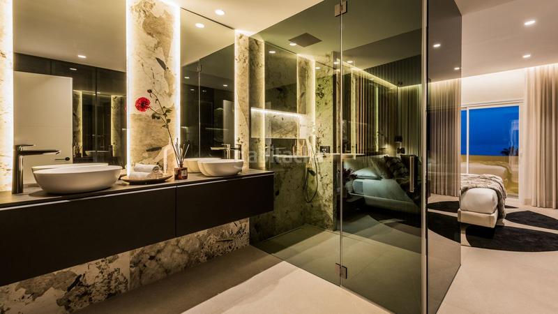 Foto e958f10d-3dca-4cfd-ad7f-b0d9ef584a6c. Zweistöckige wohnung mit parking pool in Río Real Marbella