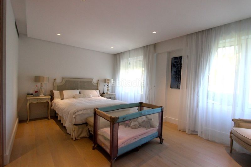 Foto 25b60f4f-dc1c-47e6-b32e-c4898f2a86fb. Àtic amb aparcament piscina a Puerto Banús Marbella