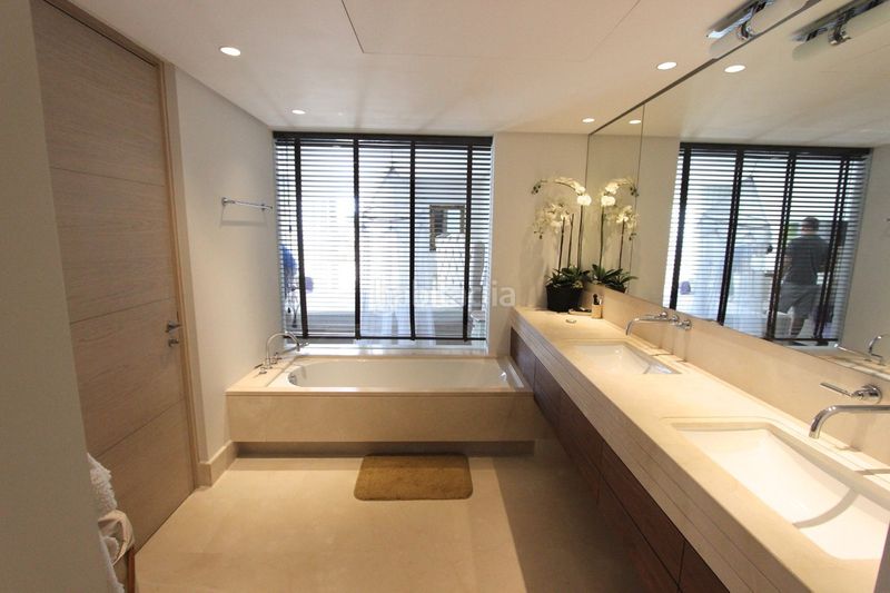 Foto 4630cd55-59da-4162-869a-7117ccea7f6c. Àtic amb aparcament piscina a Puerto Banús Marbella