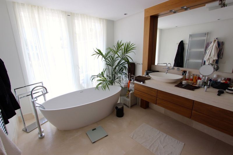 Foto 6a9756f9-2d49-4b9c-be8c-fa029e6122ed. Àtic amb aparcament piscina a Puerto Banús Marbella