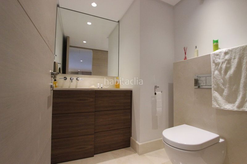 Foto 82ab28d5-1c90-4874-b09a-ebdfa0db98f2. Àtic amb aparcament piscina a Puerto Banús Marbella