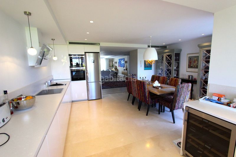 Foto f6046cdd-401f-4993-b5c5-e7f9c225a6b1. Àtic amb aparcament piscina a Puerto Banús Marbella