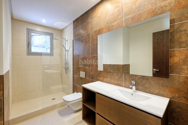 Foto e7cda3e9-ebce-4201-a47c-e42b2ecc1ad8. Chalet avec piscine dans los arqueros - puerto del almendro Benahavís