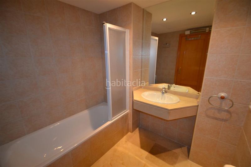 Foto 70e07606-db0e-4738-9314-fa3b72418fdb. Apartament amb aparcament piscina a Parque Central Estepona