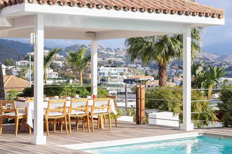 Foto 7bb1188f-64dd-424a-9a90-f25b4c4fb2fc. Xalet amb aparcament piscina a La Alquería Benahavís