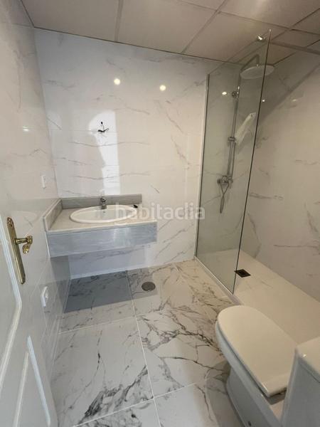 Foto 78b99b51-fe98-4eba-b497-ca54115a9ff2. Ground floor with parking pool in Nueva Andalucía centro Marbella