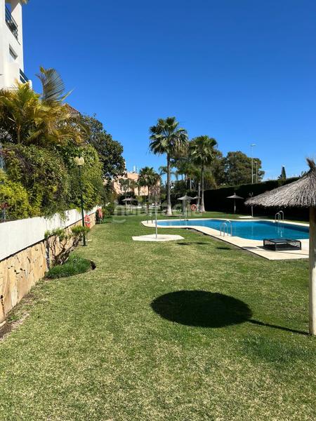 Foto df149d00-1432-42d8-b30e-6784ff6b15e2. Ground floor with parking pool in Nueva Andalucía centro Marbella