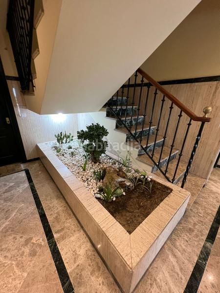 Foto 2c5d10fc-b60b-46e6-a73a-453078835cec. Planta baja en Nueva Andalucía centro Marbella