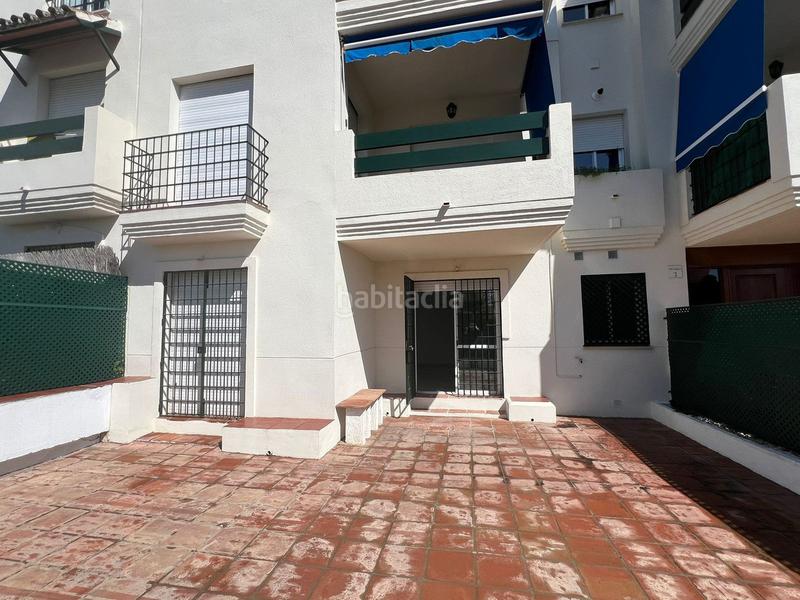Foto cf9a2673-8090-4b67-9ff7-222287999940. Planta baja en Nueva Andalucía centro Marbella