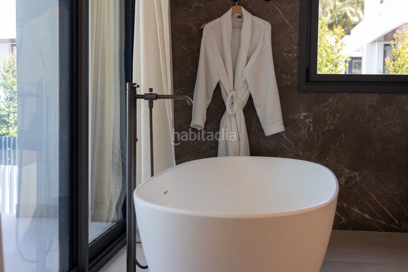 Foto 20423b87-cf34-4ef9-aa33-766496f73b40. Xalet amb aparcament piscina a Puerto Banús Marbella