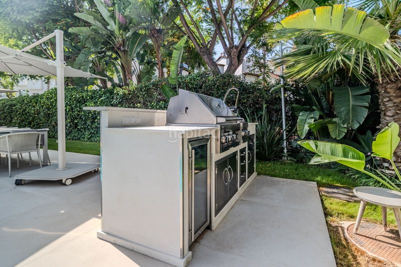 Foto 434f1b9f-fe4a-4649-b220-c4ed28438a83. Xalet amb aparcament piscina a Puerto Banús Marbella