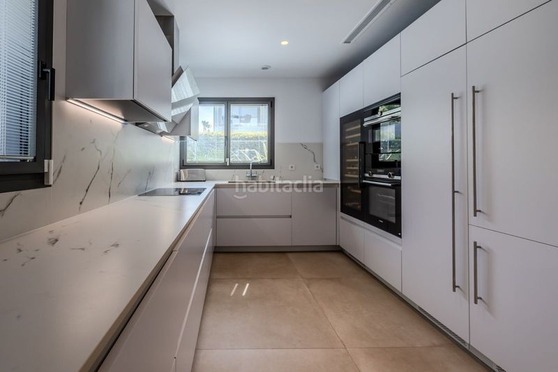 Foto 8b2d0442-20a0-401e-94fb-bc84f21deed1. Xalet amb aparcament piscina a Puerto Banús Marbella