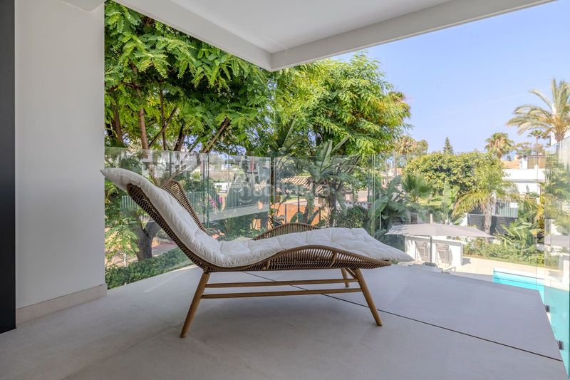 Foto ae863e7e-600e-466b-8b87-5120a8965278. Xalet amb aparcament piscina a Puerto Banús Marbella