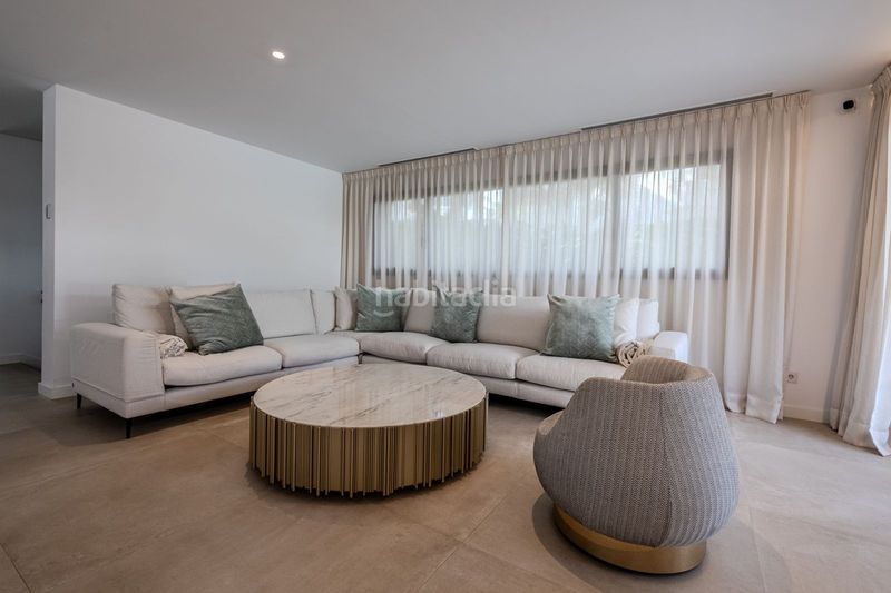 Foto cc77f10e-0491-47ca-9152-ca984dbe7b46. Xalet amb aparcament piscina a Puerto Banús Marbella