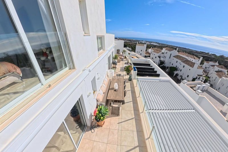 Foto 4bf94033-2930-4323-bd4a-d86b1f6b95c0. Dúplex amb aparcament piscina a Alto de los Monteros Marbella