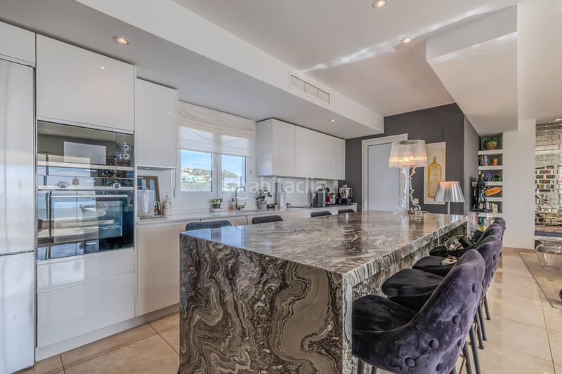 Foto 8a921eea-b8ed-47e9-8e76-047460cffb83. Dúplex amb aparcament piscina a Alto de los Monteros Marbella