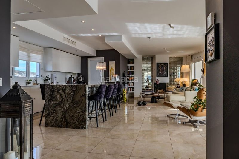 Foto d109c679-82b5-4cf0-be94-8b3aabb1a410. Dúplex amb aparcament piscina a Alto de los Monteros Marbella