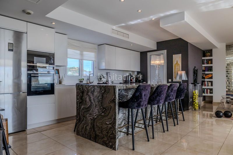 Foto e25f89ce-aae3-4f16-aae7-a7e2394ead66. Dúplex amb aparcament piscina a Alto de los Monteros Marbella