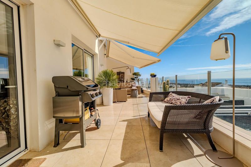 Foto e9ab337b-80da-46ff-abef-175453a94eb7. Dúplex amb aparcament piscina a Alto de los Monteros Marbella