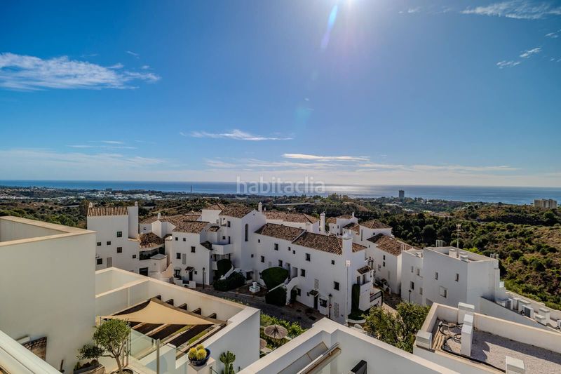 Foto f223eeaf-9219-4eec-b829-924623a85b4b. Dúplex amb aparcament piscina a Alto de los Monteros Marbella