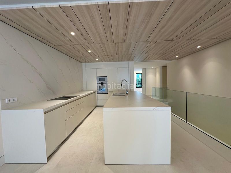 Foto 2f3e659c-b85d-44e5-886d-b2051ab988a2. Planta baixa amb aparcament piscina a bahía de Marbella Marbella