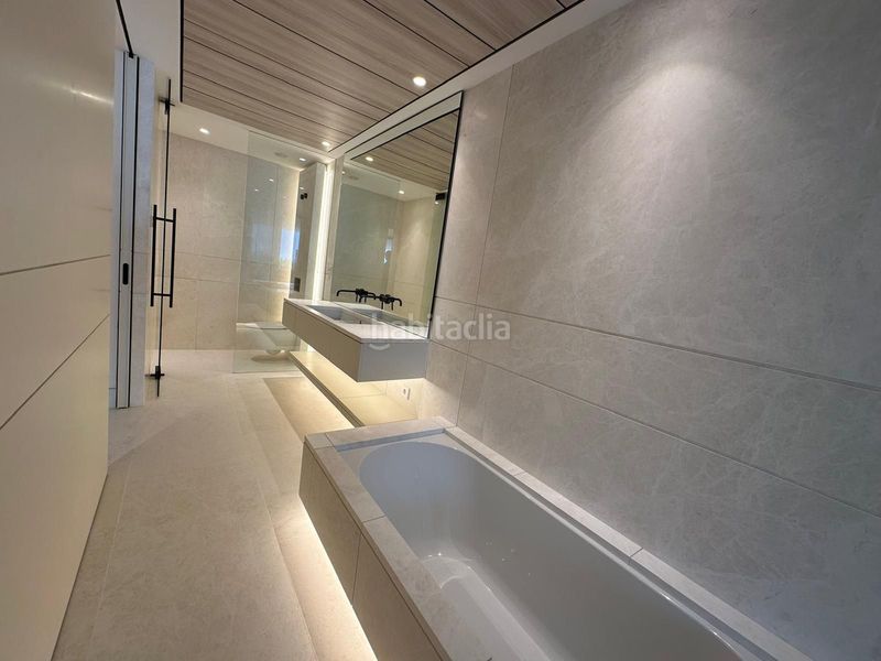 Foto e6cc0c5e-3fd3-4148-ab15-b41ca789147b. Planta baixa amb aparcament piscina a bahía de Marbella Marbella