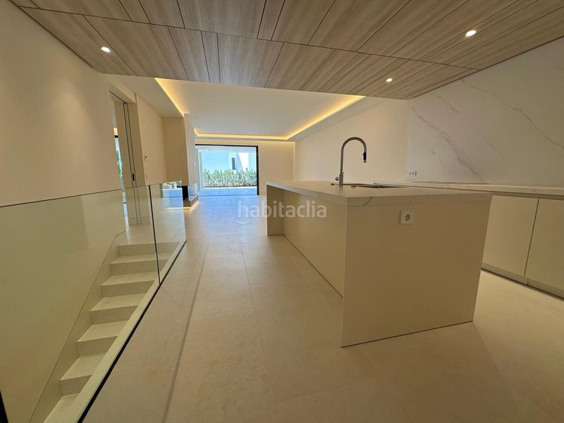 Foto fa8eab1d-864a-44a8-95cc-89ae3ccca9dd. Planta baixa amb aparcament piscina a bahía de Marbella Marbella