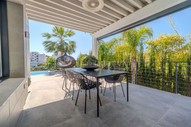 Foto b2fcae08-f3b6-4cff-ba87-e6926bdfc69e. Xalet amb aparcament piscina a la cala Mijas Mijas