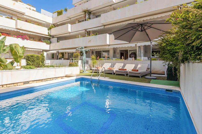 Foto fee54170-fc79-4623-9681-6e600467fe02. Planta baixa amb aparcament piscina a Puerto Banús Marbella